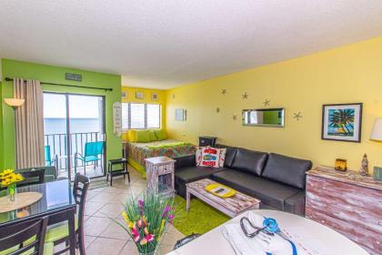 Direct Ocean Front Studio with Endless Views! Palace Resort 1102 - image 4