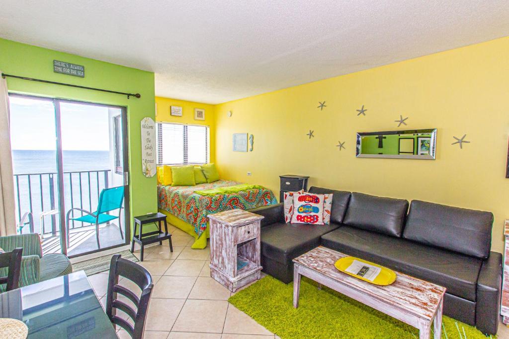 Direct Ocean Front Studio with Endless Views! Palace Resort 1102 - image 5