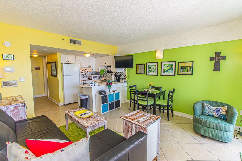Direct Ocean Front Studio with Endless Views! Palace Resort 1102 - image 6