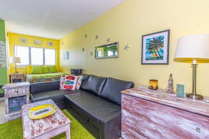 Direct Ocean Front Studio with Endless Views! Palace Resort 1102 - image 9