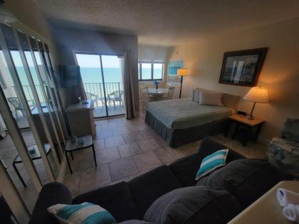 Direct Oceanfront Queen Suite with Endless Views Palace Resort 1002 - image 2