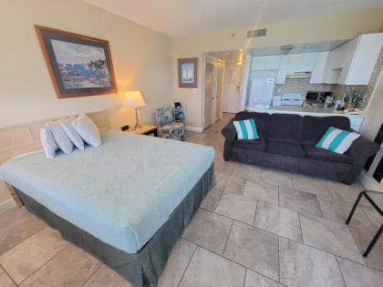 Direct Oceanfront Queen Suite with Endless Views Palace Resort 1002 - image 3