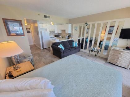 Direct Oceanfront Queen Suite with Endless Views Palace Resort 1002 - image 4