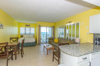 Nicely Updated Direct Ocean Front Studio with Panoramic Views Palace Resort 2101
