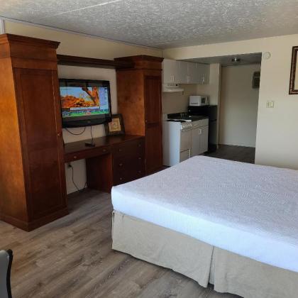 Twilight Surf Hotel - image 8