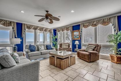 The Oasis Oceanfront Home with Pool and Hot Tub - image 4
