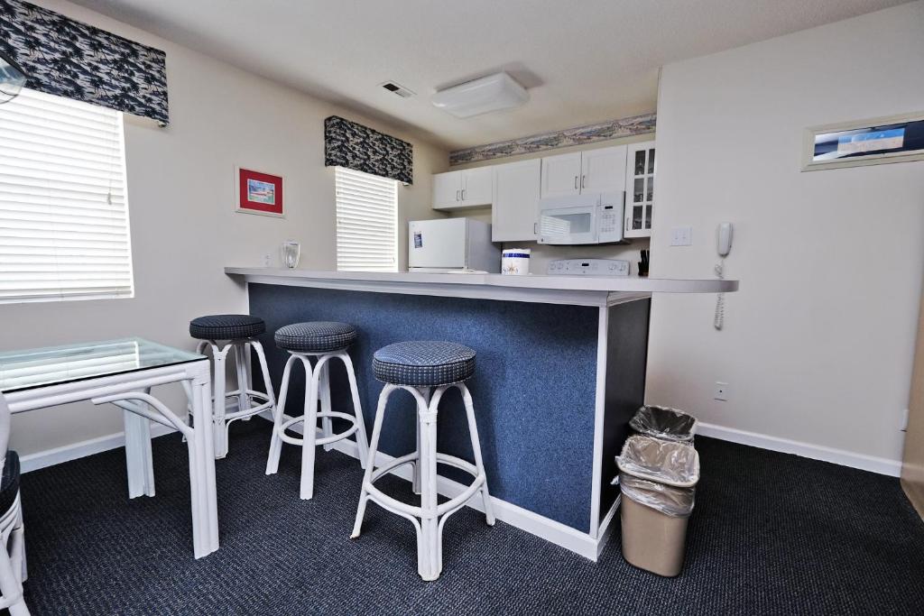 Ibis 805 2BR 2BA Second Row Condo near downtown Myrtle Beach - main image