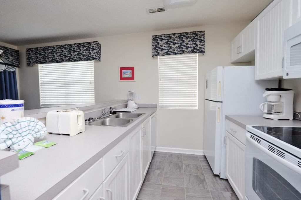 Ibis 805 2BR 2BA Second Row Condo near downtown Myrtle Beach - image 2