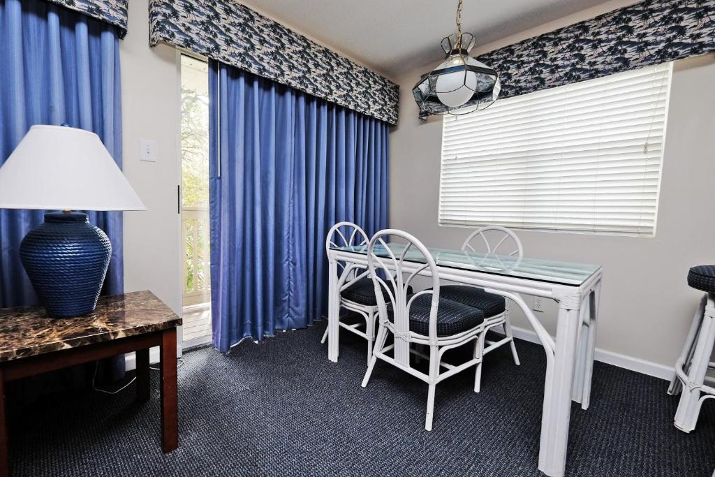 Ibis 805 2BR 2BA Second Row Condo near downtown Myrtle Beach - image 4