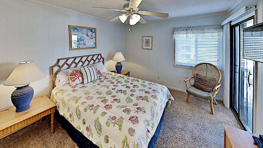 APATB V B205 2BR 2BA 2nd Row Condo near popular Shore Drive - image 2