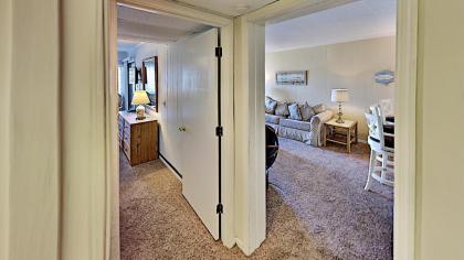 APATB V B205 2BR 2BA 2nd Row Condo near popular Shore Drive - image 3