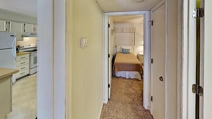 APATB V B205 2BR 2BA 2nd Row Condo near popular Shore Drive - image 5