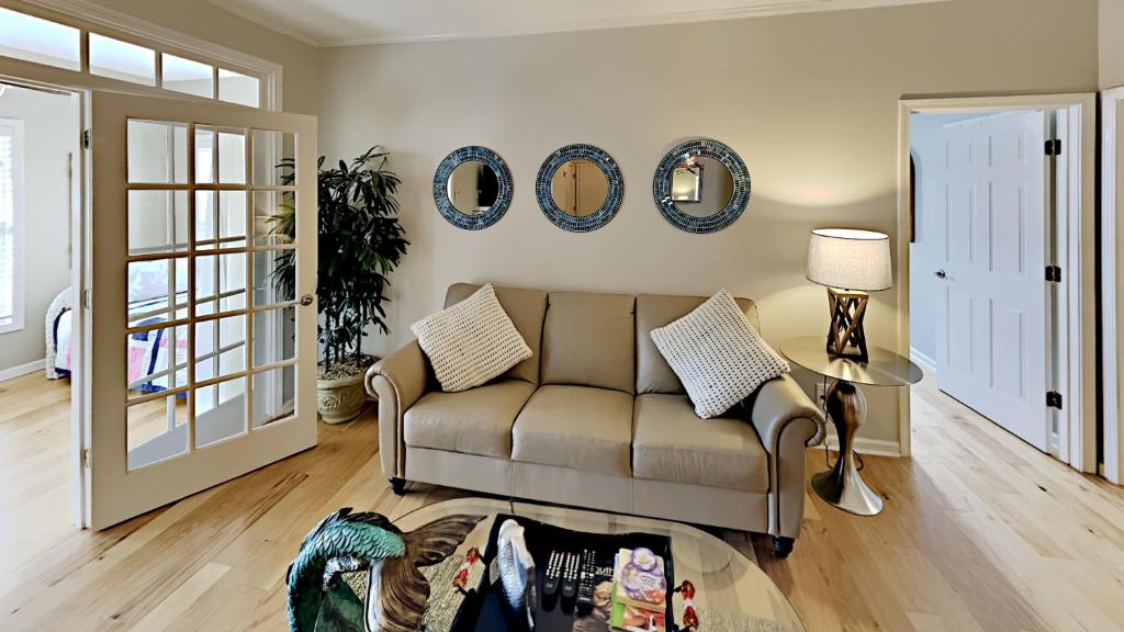 Savannah Shore 5 2BR 2BA Condo - image 2