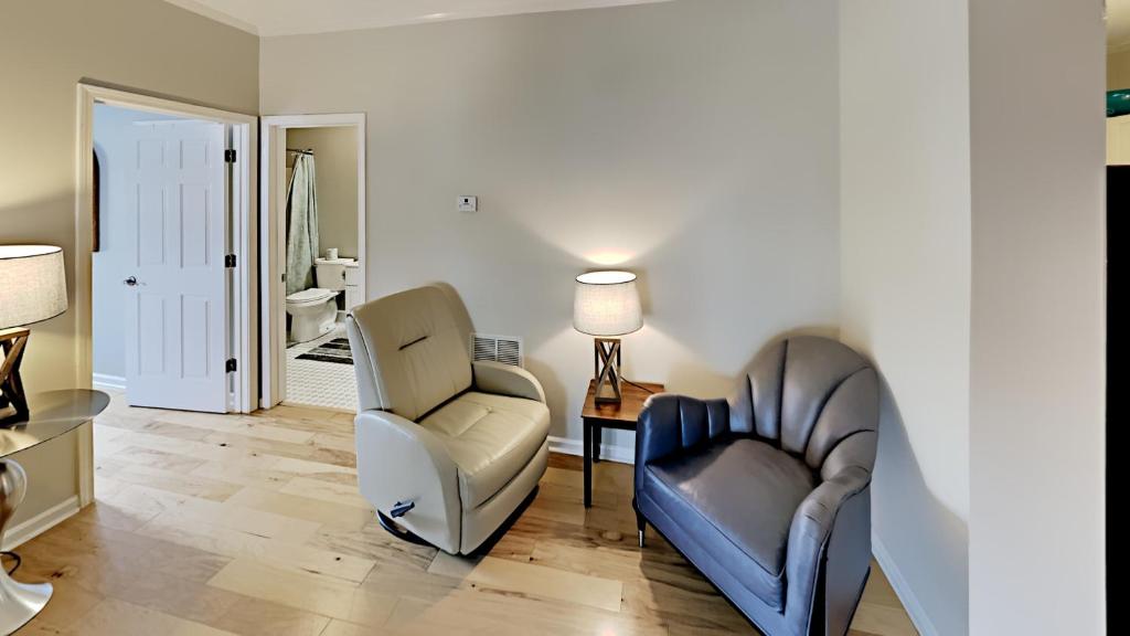 Savannah Shore 5 2BR 2BA Condo - image 3
