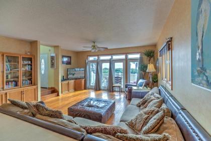Pet Friendly Oceanfront Basketball Court lots of parking huge kitchen and bar - image 3
