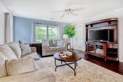 River Oaks Retreat - image 4