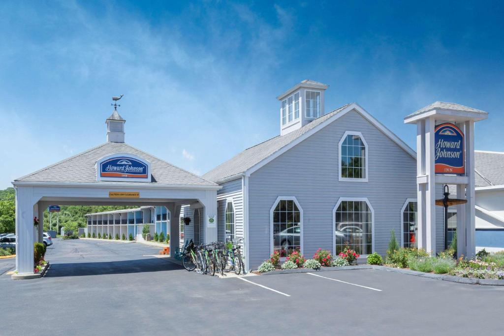 Howard Johnson by Wyndham Mystic - main image