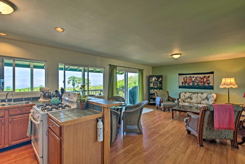 Palaoa House with Lanai and Ocean Views-By South Point - image 6