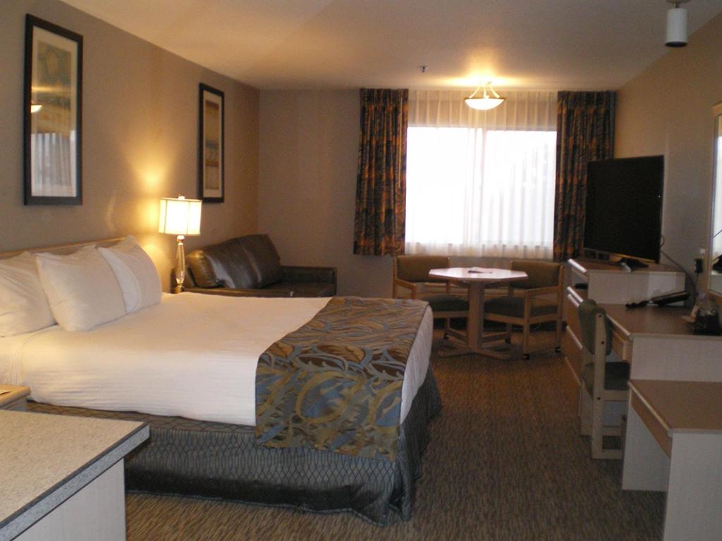 Shilo Inn Suites Hotel - Nampa Suites - image 3