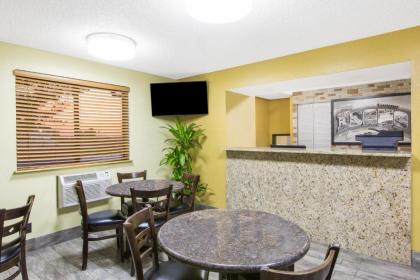 Super 8 by Wyndham Nampa - image 3