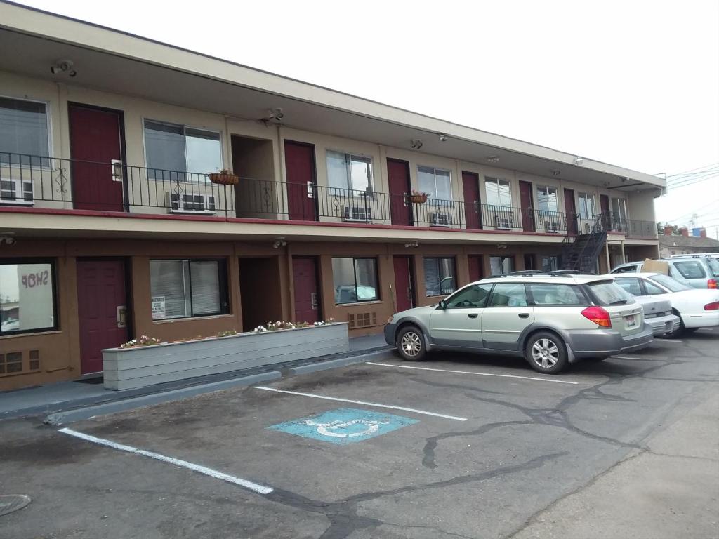 Nampa Downtown Inn - image 3