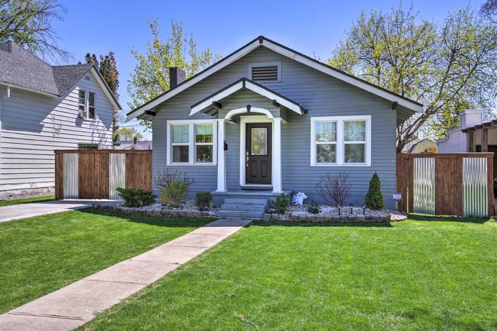 Cute Home in Downtown Nampa with Patio and Yard! - main image