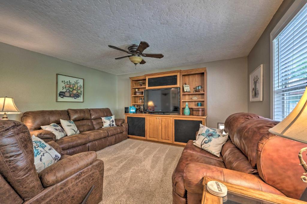 Nampa Family Home with Hot Tub and Fire Pit! - image 3