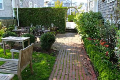 Brass Lantern Inn - image 11