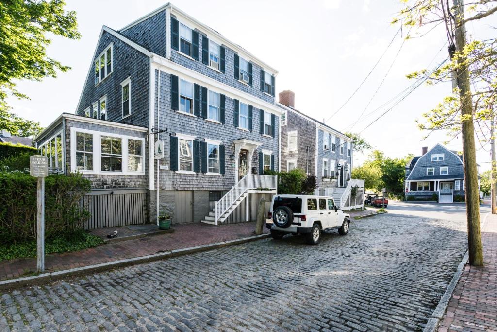 Carlisle House Inn - main image