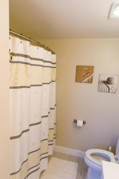 Room in Guest room - Room 1 Private Bathroom Pool Shuttle Bus - image 12