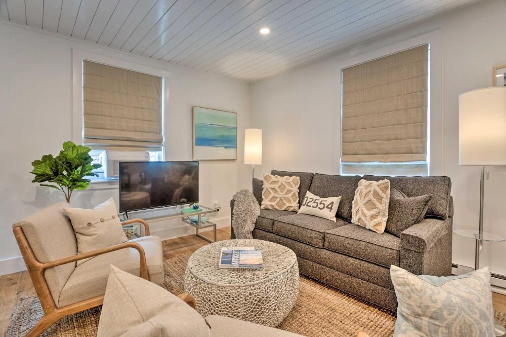 Airy Nantucket Escape in Historic Downtown! - main image