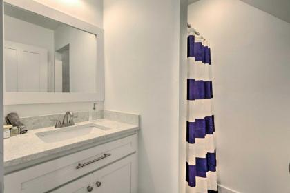 Airy Nantucket Escape in Historic Downtown! - image 11