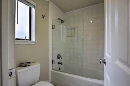 Bright and Airy Napa Condo with Patio on Golf Course! - image 3