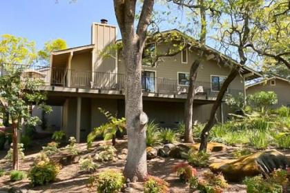 Oak Creek East - Corner Unit - Pool & Tennis condo