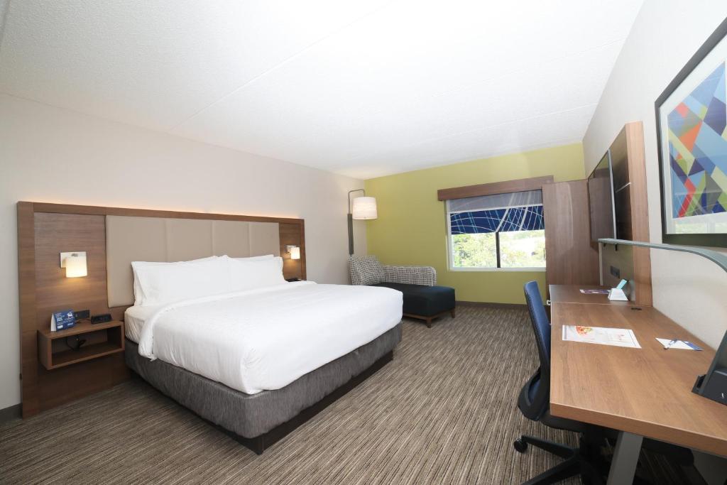 Holiday Inn Express Naperville an IHG Hotel - image 3