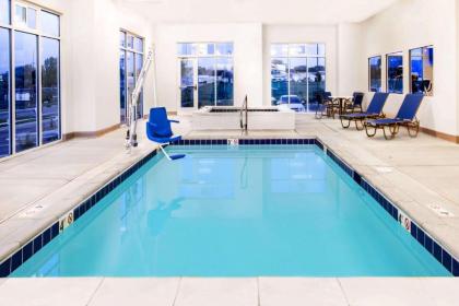 Microtel Inn & Suites by Wyndham Vernal/Naples - image 12