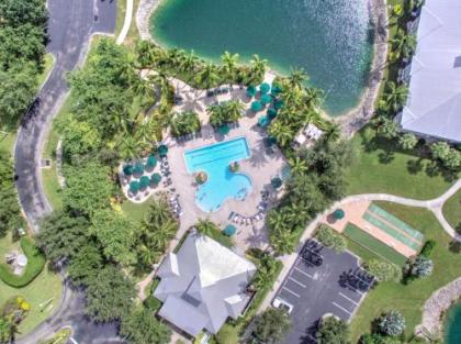 **Gorgeous First Floor Villa in Greenlinks of Lely -Relax by the Pool Golf at 2 Courses or Enjoy Happy Hour Next Door!** - image 4