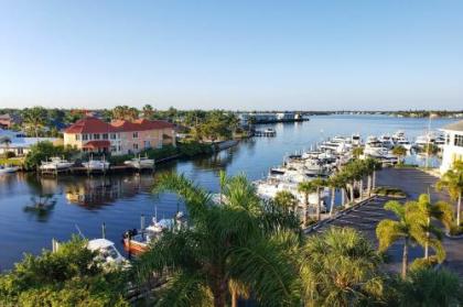 Relaxing Waterfront 2-Story Retreat with Pool Access - image 2