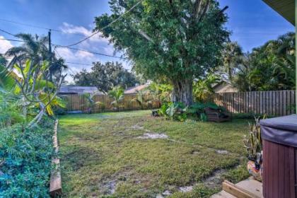 Tropical Naples Home with Hot Tub- Mins to Beach Naples