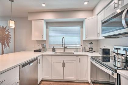 Stylish Getaway with Pool and Spa Less Than 2 Mi to Beach - image 14