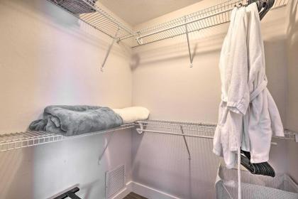Stylish Getaway with Pool and Spa Less Than 2 Mi to Beach - image 17