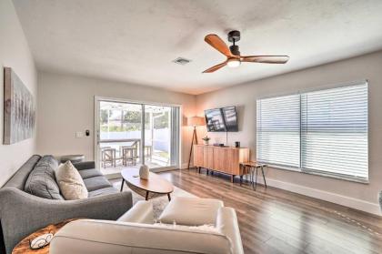 Stylish Getaway with Pool and Spa Less Than 2 Mi to Beach - image 7