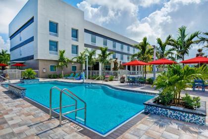 Home2 Suites By Hilton Naples I-75 Pine Ridge Road - image 12