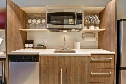 Home2 Suites By Hilton Naples I-75 Pine Ridge Road - image 4