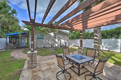 Quiet Naples Cottage with Patio Less than 1 mi to Beach
