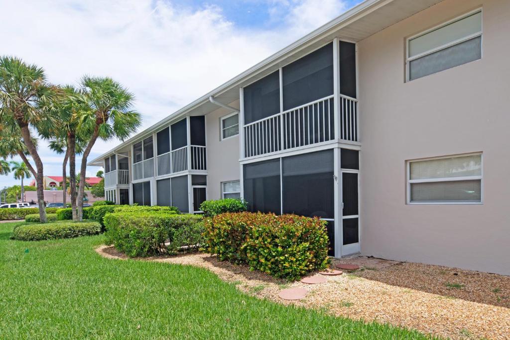 Olde Naples Condo #813 - image 6