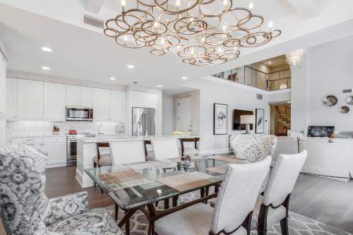 Naples Square Paradise - image 4