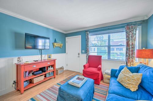 Condo with Pool Access Walk to Shopping and Beach - main image