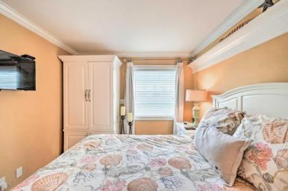 Condo with Pool Access Walk to Shopping and Beach - image 10