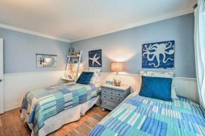 Condo with Pool Access Walk to Shopping and Beach - image 18